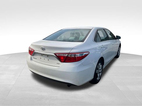 Used 2017 Toyota Camry LE image 9