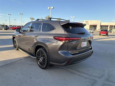 Certified 2023 Toyota Highlander LE image 7