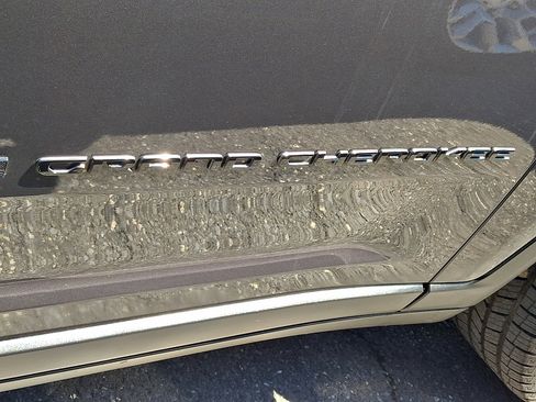 Used 2021 Jeep Grand Cherokee L Laredo image 29