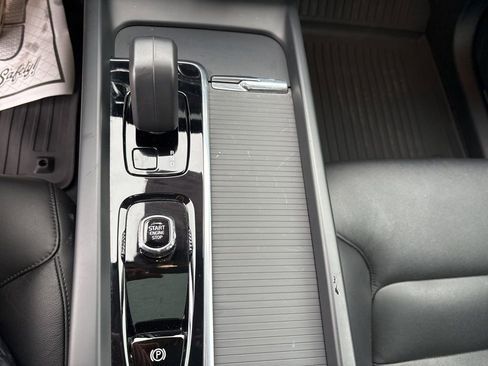 Certified 2023 Volvo XC60 B5 Core w/ Climate Package image 30