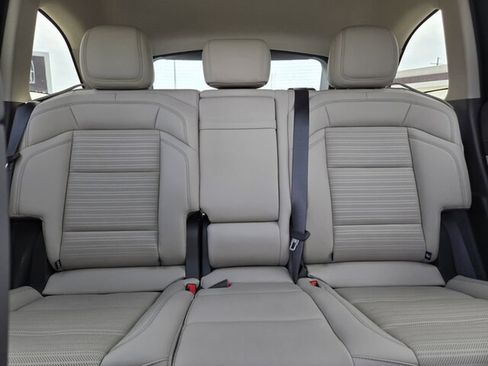 Used 2025 Lincoln Nautilus Reserve AWD/4WD image 11