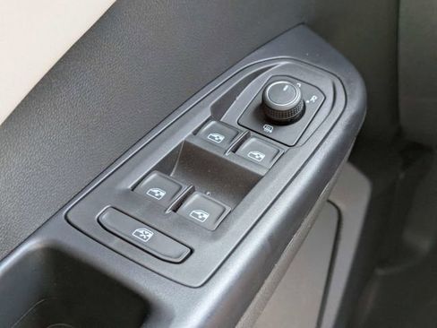 New 2026 Volkswagen Taos SE FWD image 24