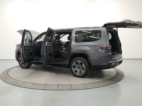 Used 2024 Jeep Wagoneer Series II image 13