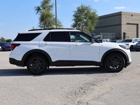 Used 2025 Ford Explorer ST-Line w/ Premium Package AWD/4WD image 7