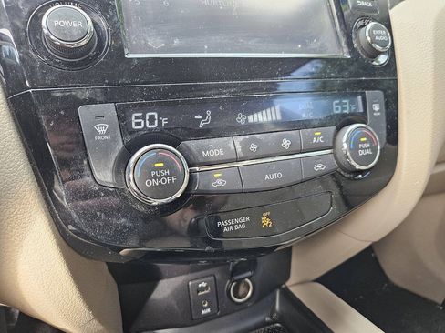 Used 2016 Nissan Rogue SL w/ SL Premium Package FWD image 19