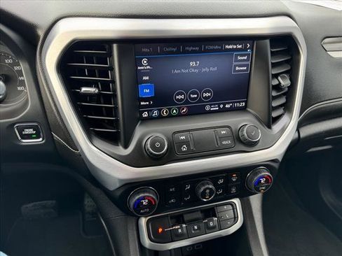 Used 2023 GMC Acadia SLT image 11