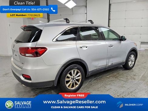 Used 2019 Kia Sorento LX w/ LX Convenience Package image 4