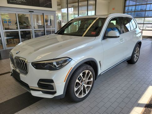 Used 2022 BMW X5 xDrive40i w/ Premium Package AWD/4WD image 1