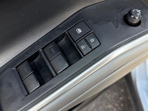 Used 2022 Toyota Highlander XLE image 18