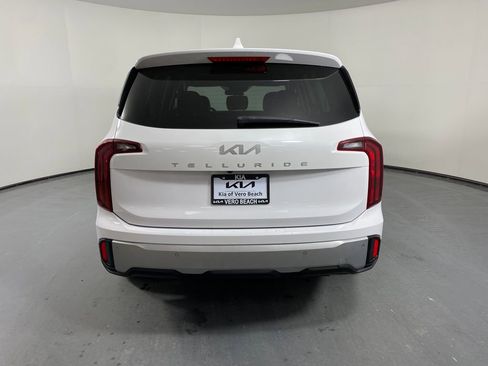 Used 2024 Kia Telluride LX image 5