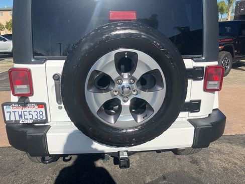 Used 2016 Jeep Wrangler Unlimited Sahara w/ Connectivity Group image 23