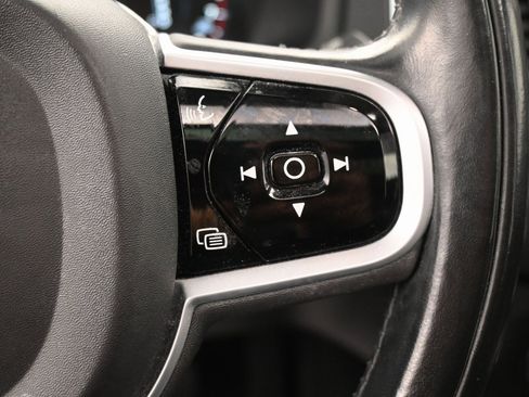 Used 2020 Volvo XC90 T5 Momentum image 21