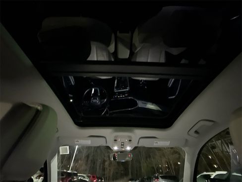 Used 2021 Audi Q3 2.0T Premium image 16