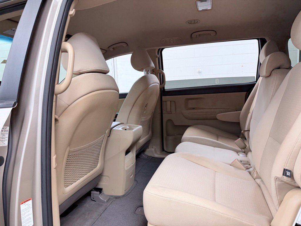 Used 2017 Kia Sedona LX FWD image 18