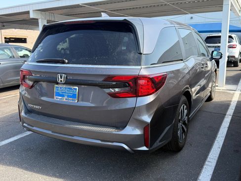 Used 2025 Honda Odyssey EX-L image 3