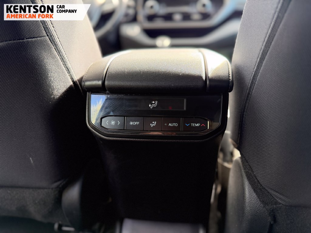 Used 2025 Toyota Highlander LE AWD/4WD image 31