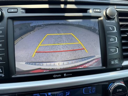 Used 2015 Toyota Highlander Limited Platinum AWD/4WD image 24