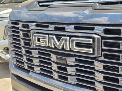 Used 2024 GMC Sierra 2500 Denali Ultimate AWD/4WD image 4