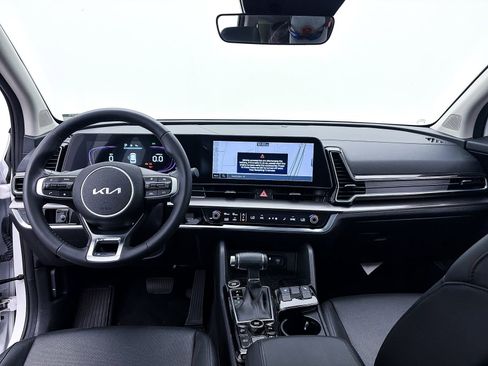 Used 2025 Kia Sportage EX w/ Premium Package image 29