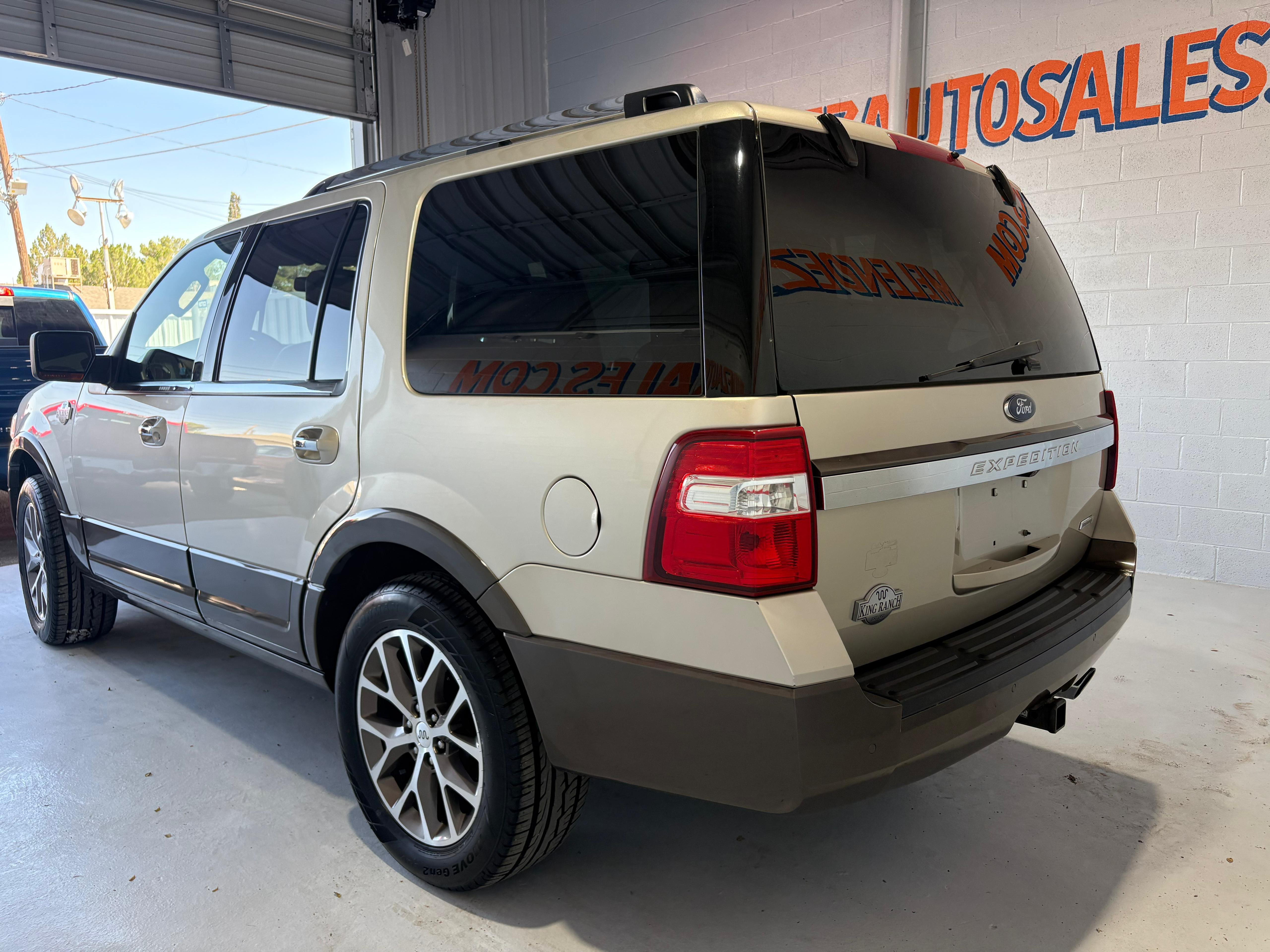Used 2017 Ford Expedition King Ranch RWD image 3