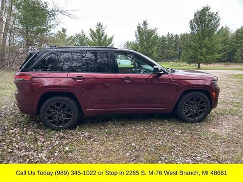 Used 2024 Jeep Grand Cherokee Summit AWD/4WD image 10