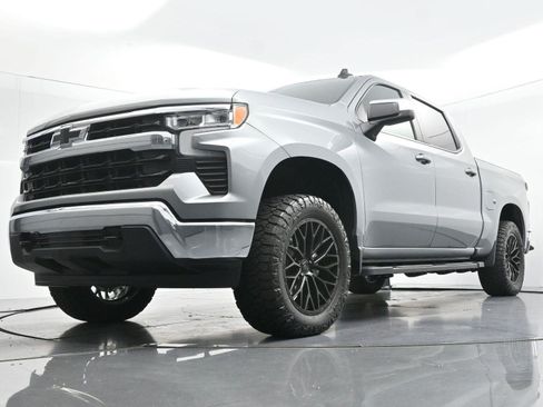 Used 2025 Chevrolet Silverado 1500 LT AWD/4WD image 48