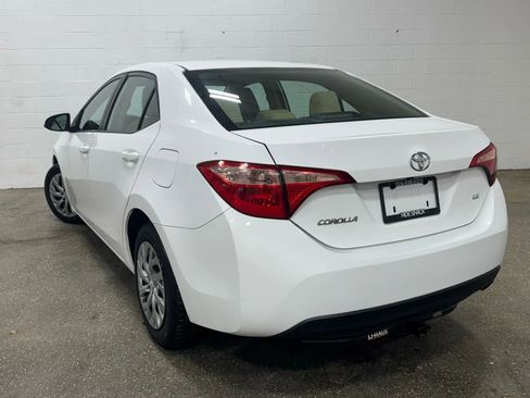 Used 2019 Toyota Corolla LE image 3
