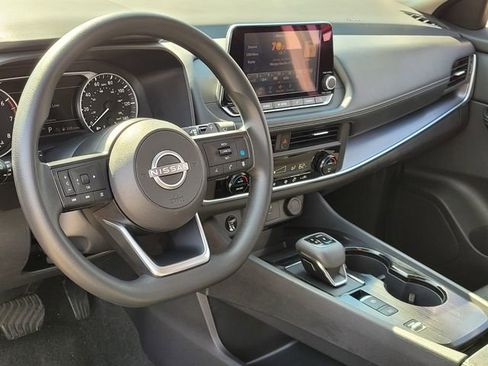 Used 2024 Nissan Rogue SV image 10