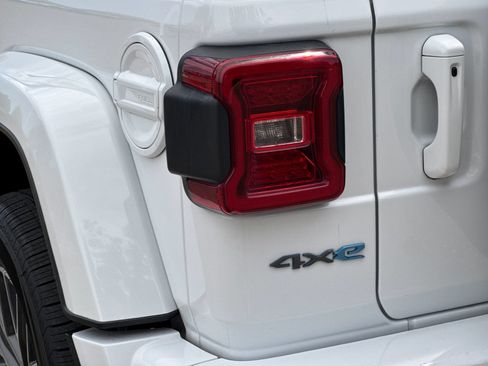 Used 2024 Jeep Wrangler High Altitude AWD/4WD image 41
