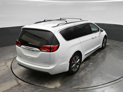 Used 2017 Chrysler Pacifica Limited w/ UConnect Theater Package image 27