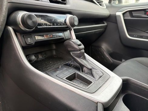 Used 2021 Toyota RAV4 LE image 18