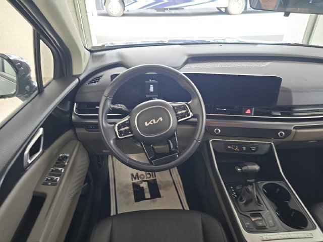 Certified 2025 Kia Carnival FWD image 12