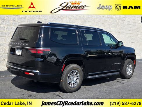 Used 2023 Jeep Wagoneer 4WD image 5