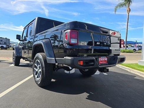 New 2025 Jeep Gladiator Sport image 15