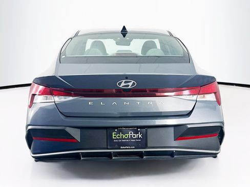 Used 2024 Hyundai Elantra SEL FWD image 7