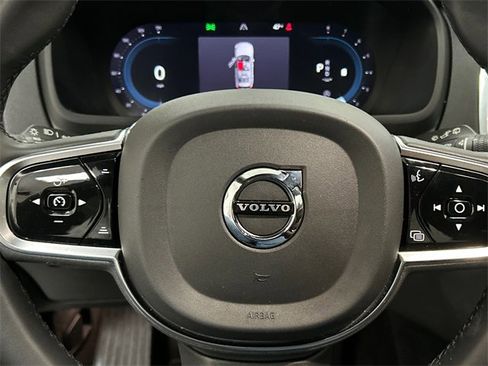 Used 2023 Volvo XC90 B5 Plus image 12