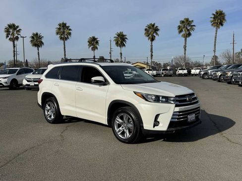 Used 2018 Toyota Highlander Limited image 2
