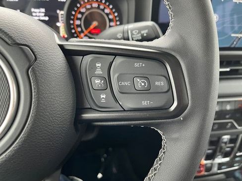 Used 2025 Jeep Gladiator Mojave AWD/4WD image 28