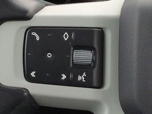 Used 2022 Land Rover Defender 110 SE image 26