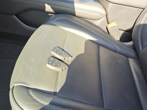 Used 2025 GMC Yukon XL Denali image 10