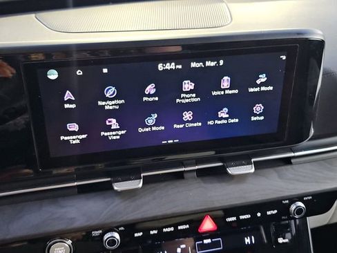 Used 2023 Kia Carnival EX image 23