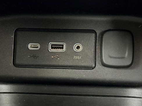 Used 2020 Chevrolet Equinox LS w/ LPO, Cargo Package FWD image 13