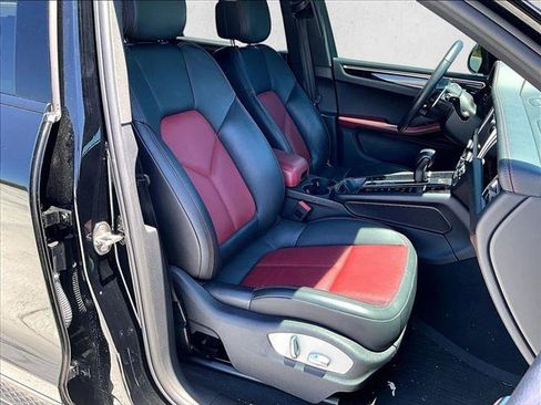Used 2022 Porsche Macan S AWD/4WD image 9