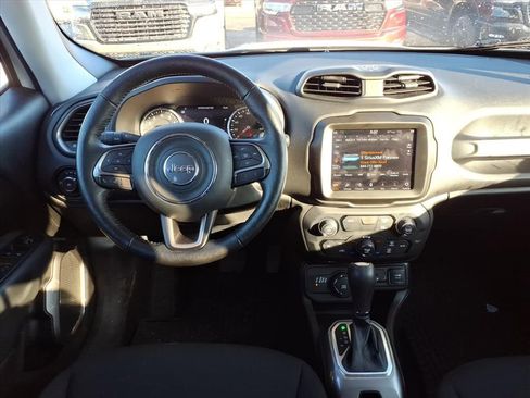 Certified 2022 Jeep Renegade Latitude w/ Convenience Group image 14