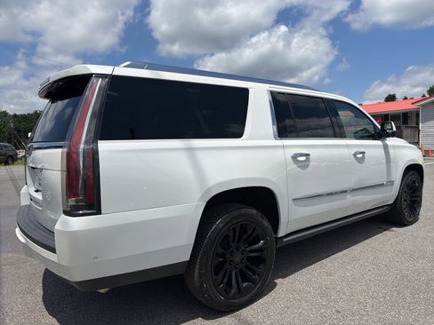 Used 2017 Cadillac Escalade ESV Premium Luxury AWD/4WD image 4