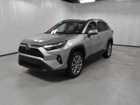 Used 2023 Toyota RAV4 XLE Premium image 2