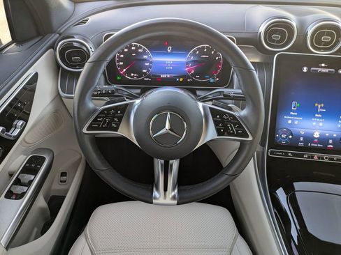 Used 2024 Mercedes-Benz GLC 300 4MATIC image 17