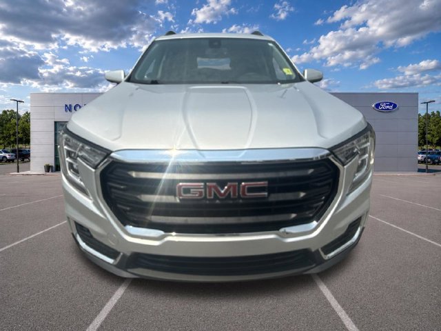 Used 2022 GMC Terrain SLE w/ Driver Convenience Package FWD image 4