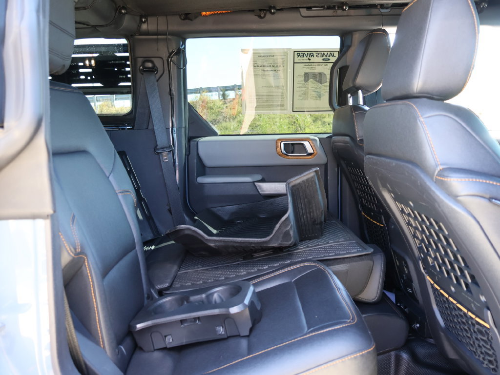 Used 2023 Ford Bronco Badlands w/ Sasquatch Package AWD/4WD image 12