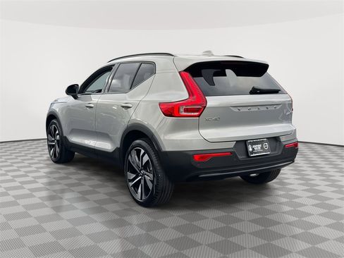 Certified 2025 Volvo XC40 B5 Plus image 5